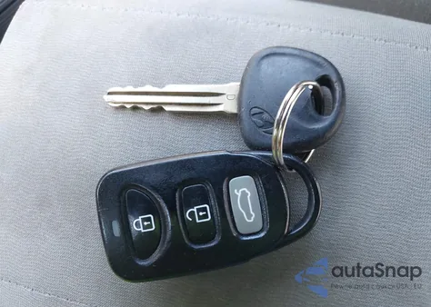 2008 Hyundai Elantra Gls/Se z USA, uszkodzony, nr VIN KMHDU46DX8U367012